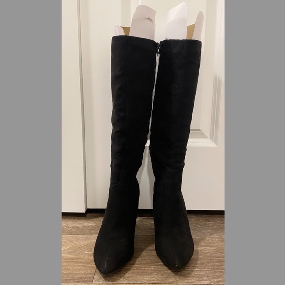Stunning Knee-High Heeled Boots – Lightly Used & Ready to Impress! - Picture 4 of 5